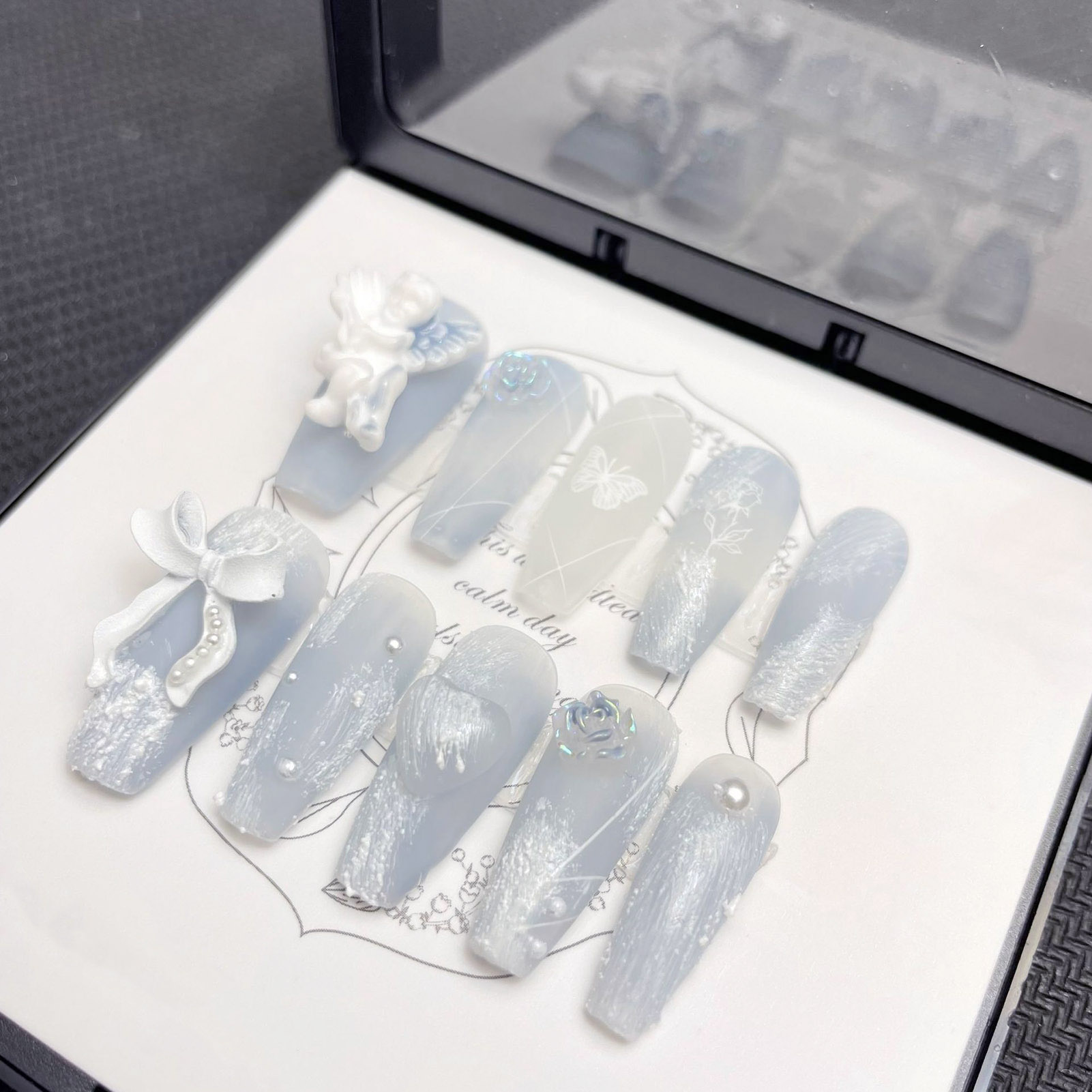 3D 石膏天使付け爪光沢のあるヘイズブルー手作りプレス爪ちょ - Pressed Flower Art のレビューと価格