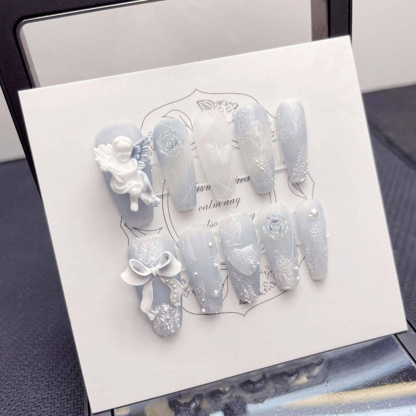 3D 石膏天使付け爪光沢のあるヘイズブルー手作りプレス爪ちょ - Pressed Flower Art のレビューと価格