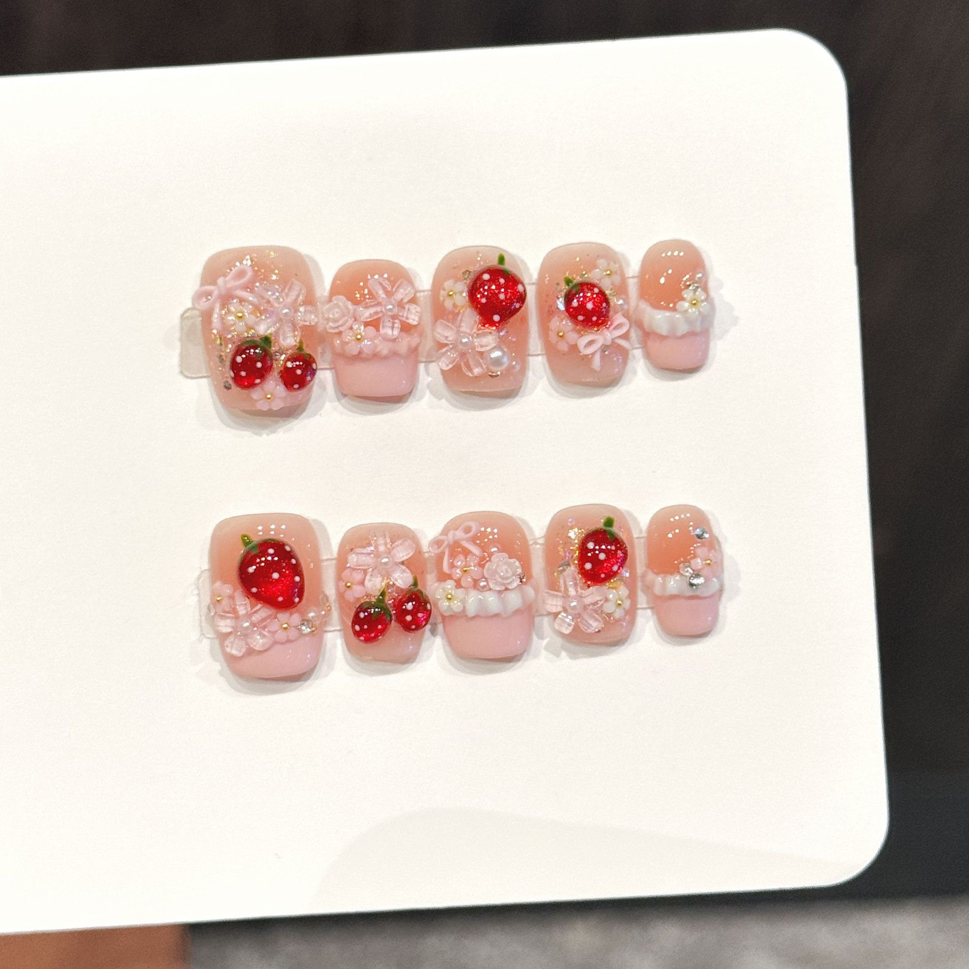 10個入り キュートな赤いイチゴの付け爪 ピンクのリボン 花 - Pressed Flower Art のレビューと価格